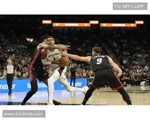 10月31日马刺与热火全场精彩对决回顾与分析